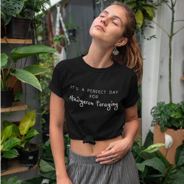 Hedgerow Foraging tshirt in black